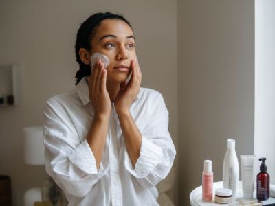 Cómo crear una rutina facial eficaz si tienes piel mixta y tiempo limitado por las mañanas